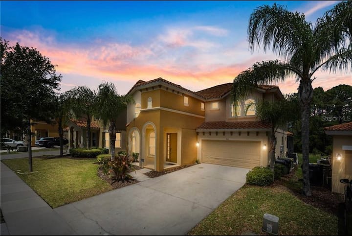 Luxury Vacation Home - Davenport, FL