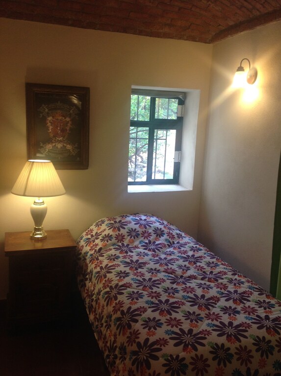 Jednolôžková posteľ v spálni pre hostí 