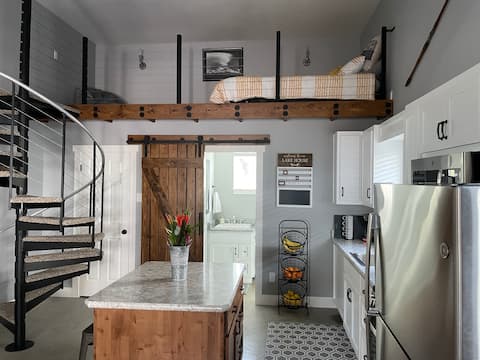 Doney Creek Studio-remodeled/covered boat parking
