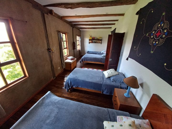 Dhomë gjumi 2 lart me 4 krevate tek