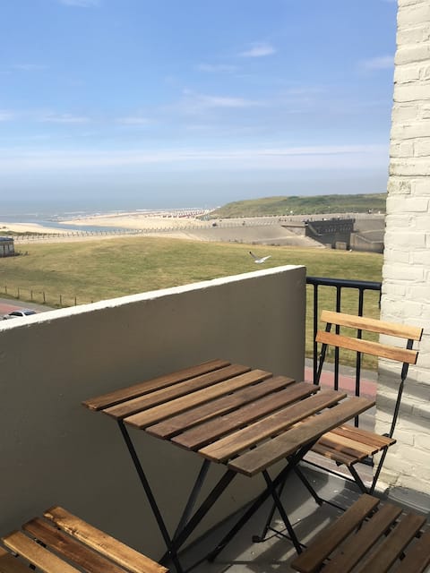 Very spacious modern top apartment with sea view