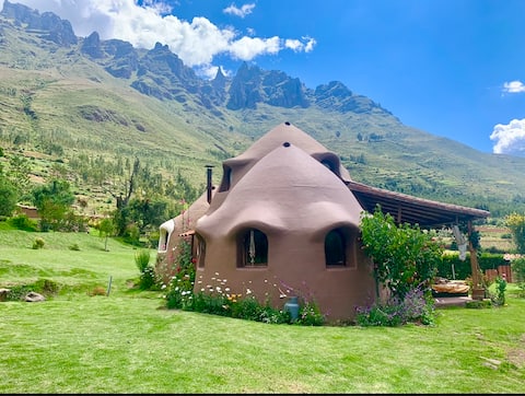 Cheerful 1-bedroom home with indoor fireplace