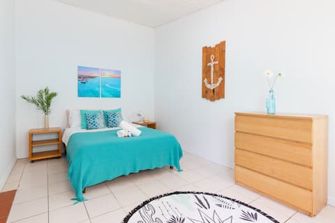 Surfers Paradise: 2 min to beach, Queen bed, Cozy