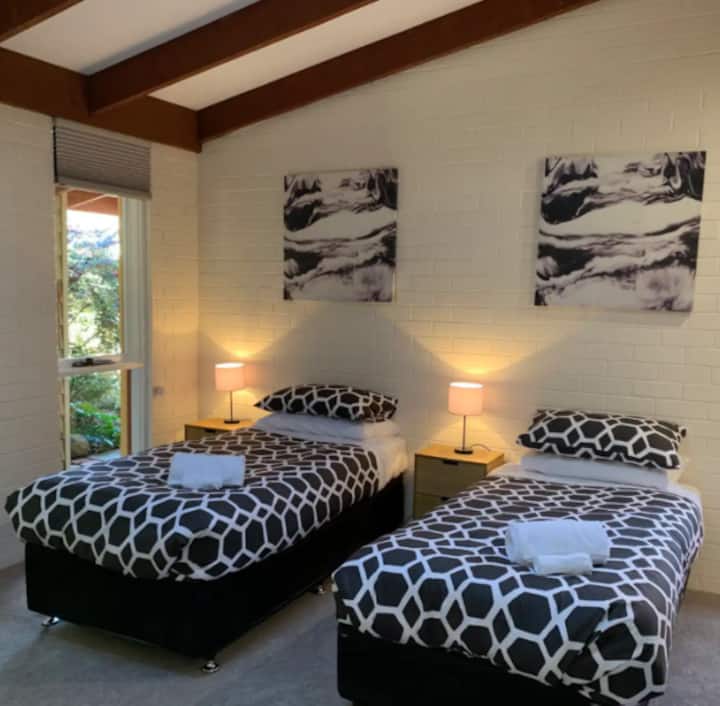 Chumba cha 2 cha kulala - vitanda viwili vya mtu mmoja vyenye starehe