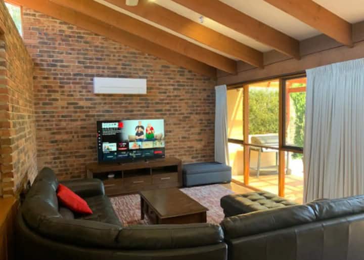 Warm and Spacious 5BR Home w/WIFI&Multiple Parking