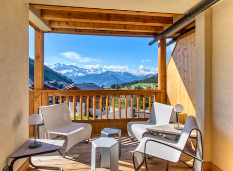 Beautiful view, large cozy and charming apartment