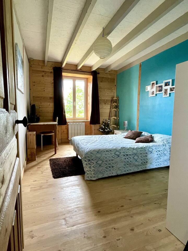 Chambre 2

Ambiance Marie-Galante si vous avez envie de dormir sur la plage...