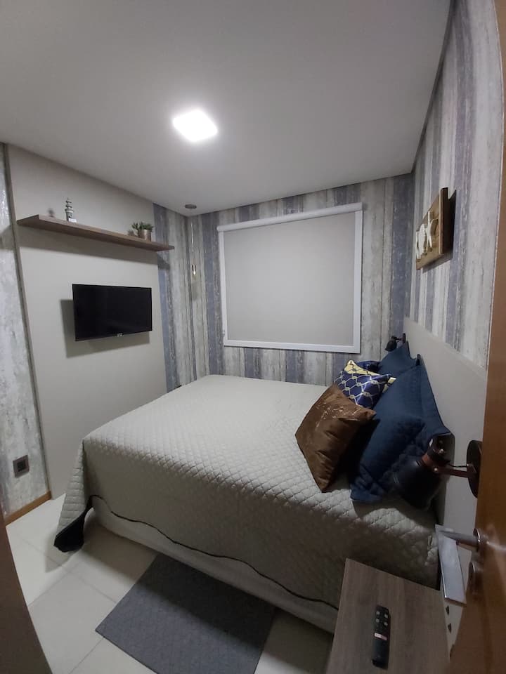 Chumba cha kulala mara mbili na TV.