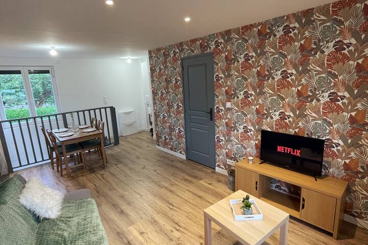 ارفع قدميك، واسترخ أمام Netflix! 

ارفع قدميك واسترخ مع Netflix!