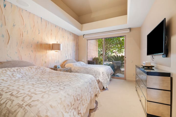 Спална соба 3 со 2 брачни кревети