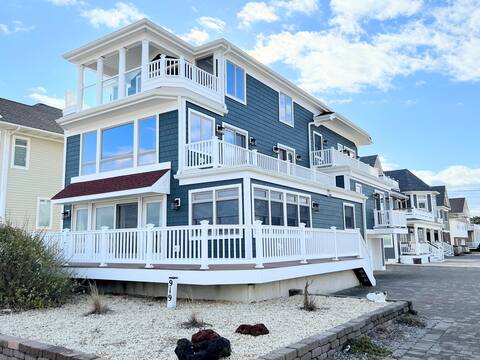 A 5-bedroom OCEANFRONT escape in Seaside Park