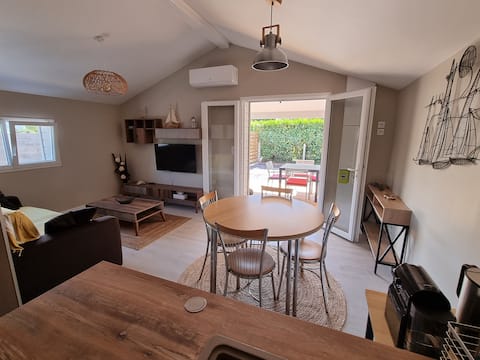 Annonce Airbnb populaire: Fully-equipped 2 bedroom chalet, terrace à Gujan Mestras