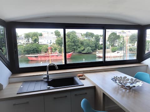 Popular Airbnb listing: Large apartment with sea view in Douarnenez