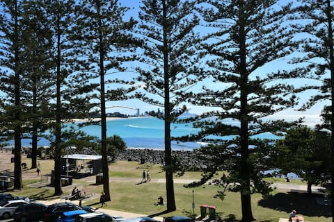 Successful Airbnb property: Burleigh Hill Stunner in Burleigh Heads
