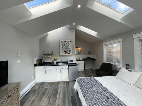 Popular Airbnb listing: Private suite one block from Hospital in Nanaimo