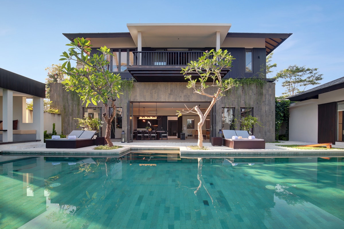 Villa in Tampaksiring · ★4.88 · 3 bedrooms · 4 beds · 3.5 baths, Airbnb сравним