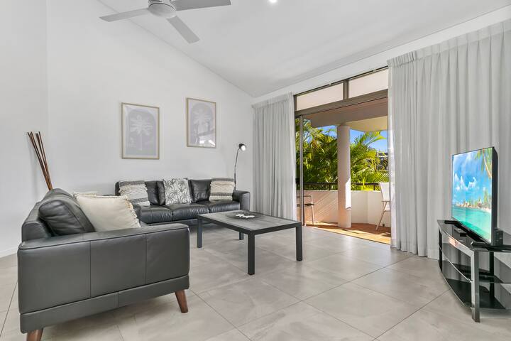 Spacious First Floor Apt – 800m to Hastings Street gallery image 5