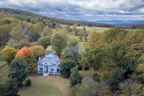 Historic Farmhouse with Stone Garden