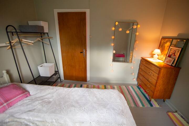 Chambre avec lit double