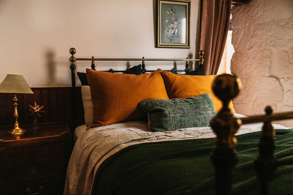 The double room and the old wrought iron bed. The cottage is circa 1800s so has quirks every corner you turn. A dreamers retreat brimming with charm.  