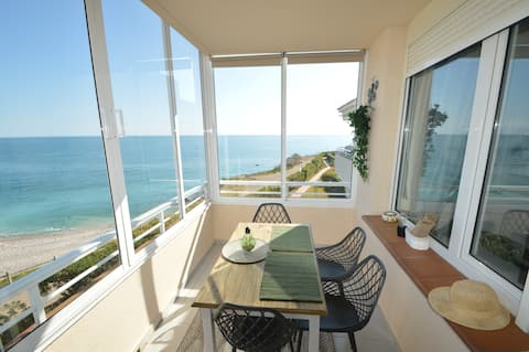 Top Airbnb: Beautiful apartment on the sea front. in Vinaròs