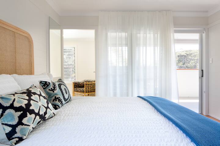 Pelicans | Blueys Beach gallery image 4