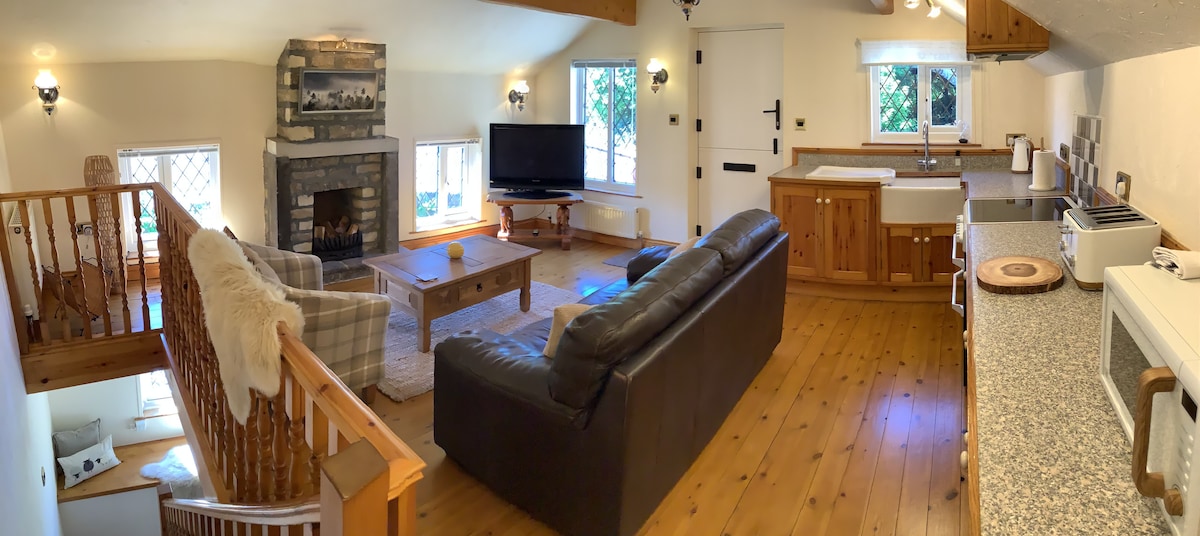 Airbnb con migliori performance: Charming chocolate box cottage on the riverside a Meltham