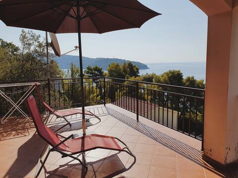 Spacious apartment near the sea with large terrace