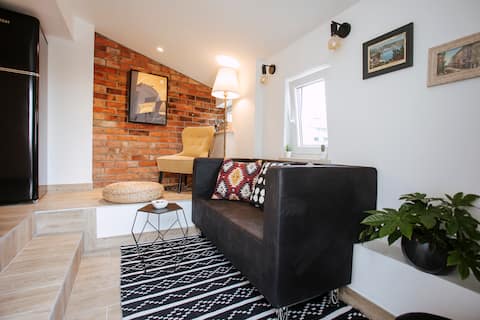 Top Airbnb: City apt Teatro with a terrace and free parking in Mjesni Odbor Brajda Dolac