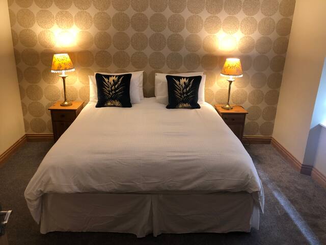 Luxurious 3 bedroom ground floor apartment gallery image 2