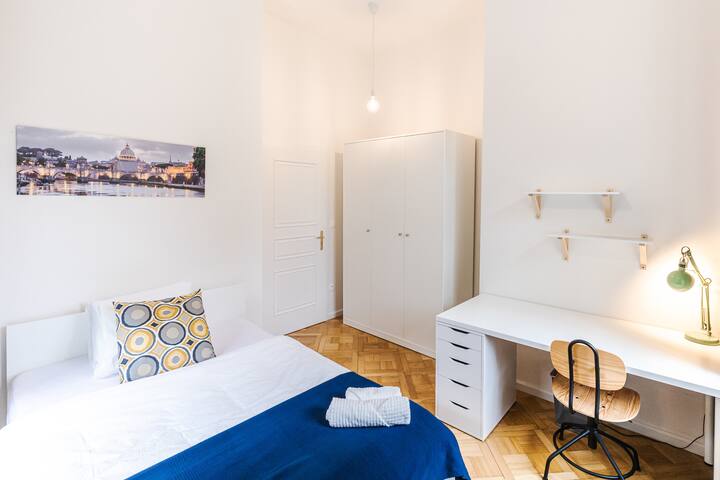 Large Design comfy flat at Malá Strana (11) gallery image 2