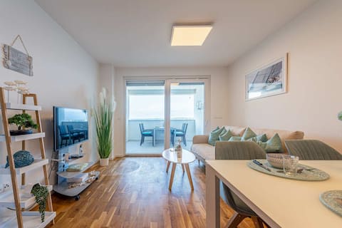 Popular Airbnb listing: Luna Apartment in the 1st row of the sea in Grad Nin