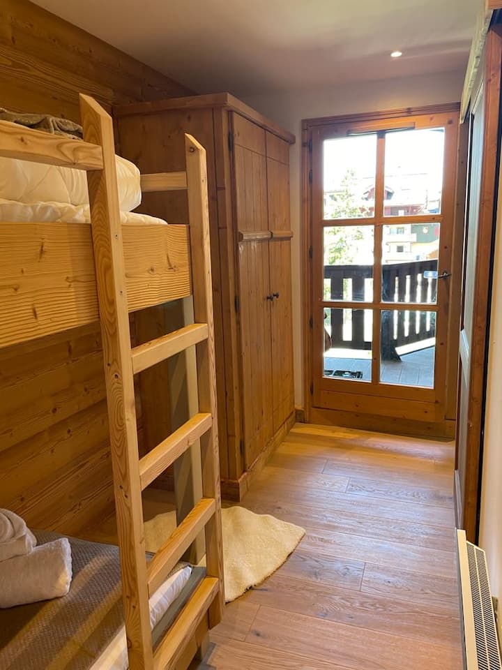 Qoshe malore me dollap të madh magazinimi