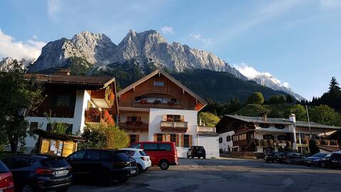 Between Dorfplatz and Bach