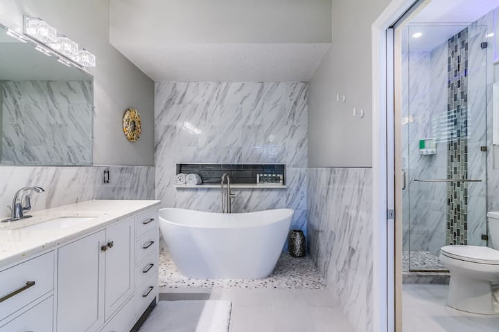 Bedroom 1, Master Vanity & Tub