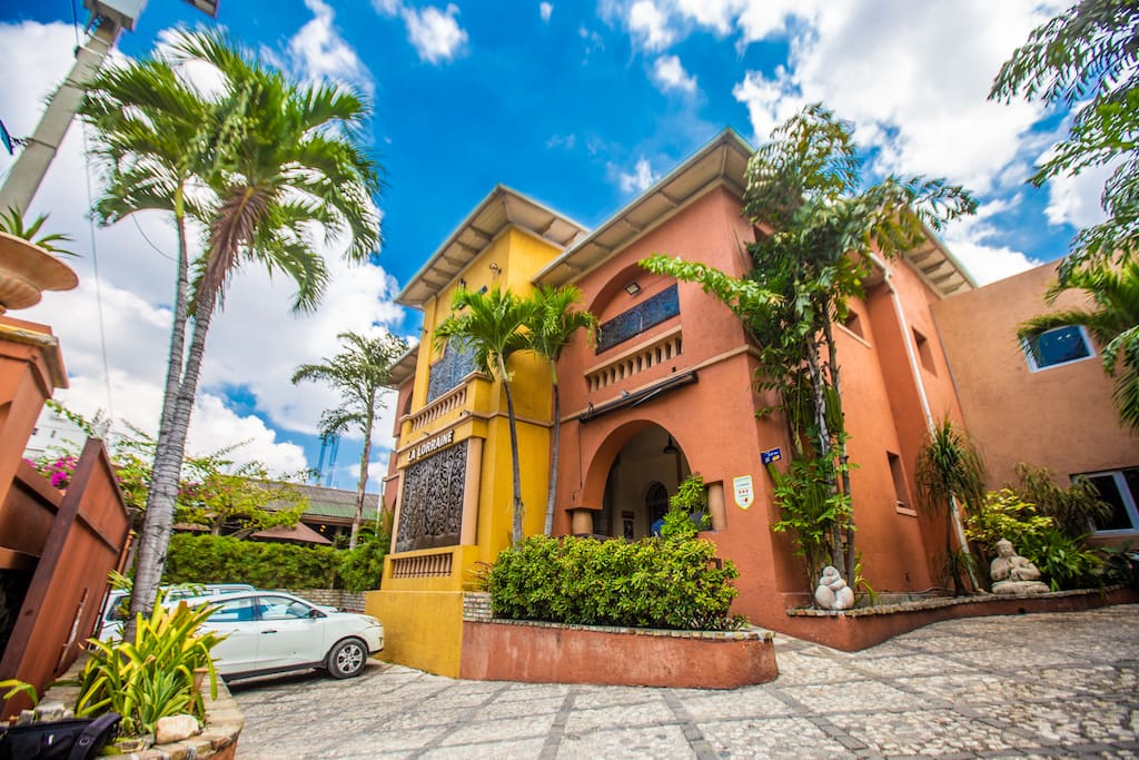 Magnifique Hôtel au centre de Pétion Ville! Hotels for Rent in