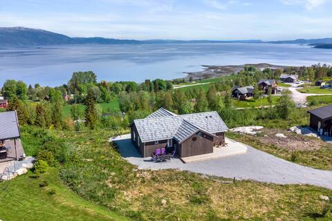 Cabin with stunning fjord view