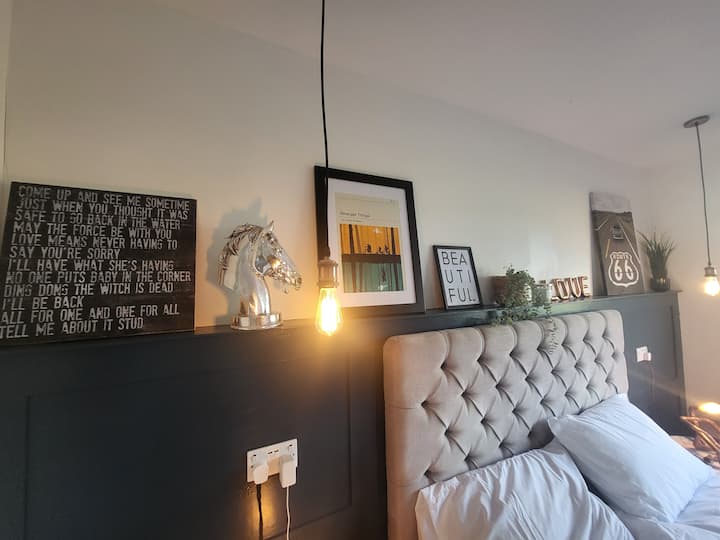 Bračni krevet (širine 180 - 200 cm)