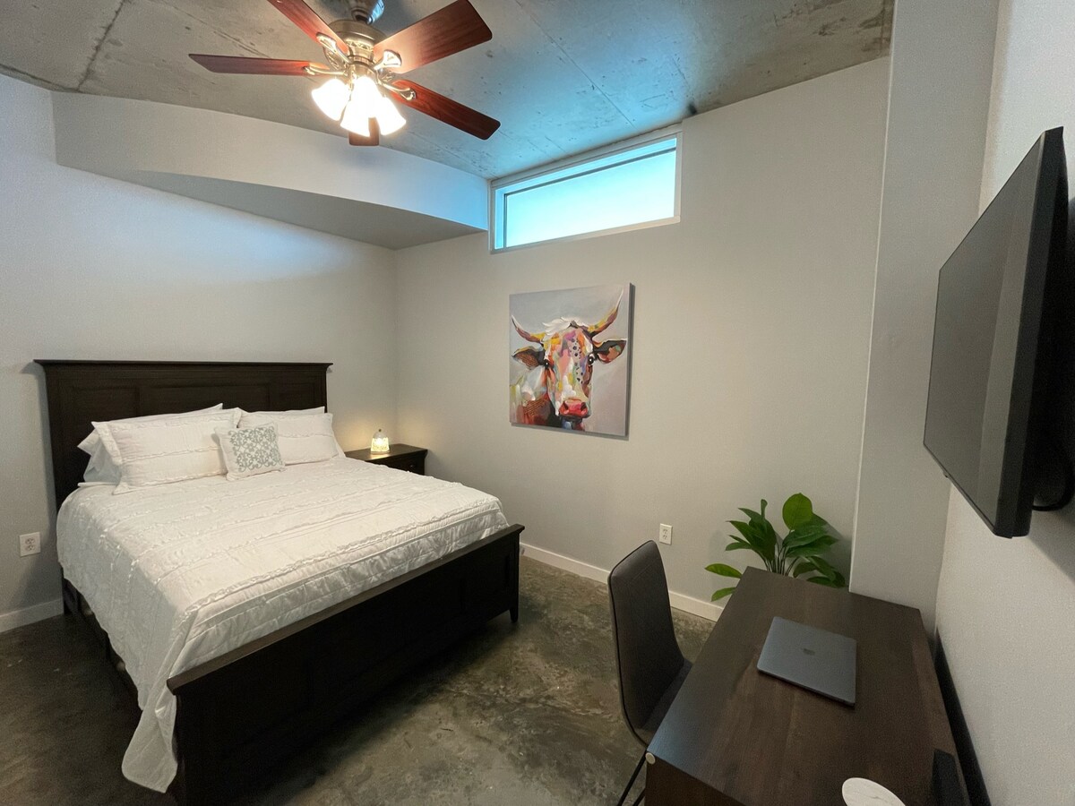 Caminando hacia el dormitorio.