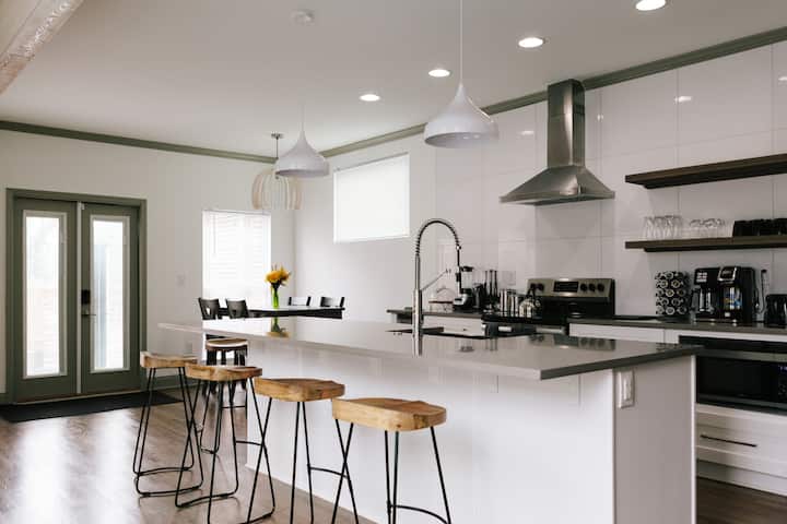 Modern & Trendy Farmhousenear Downtown Atl - Atlanta, GA