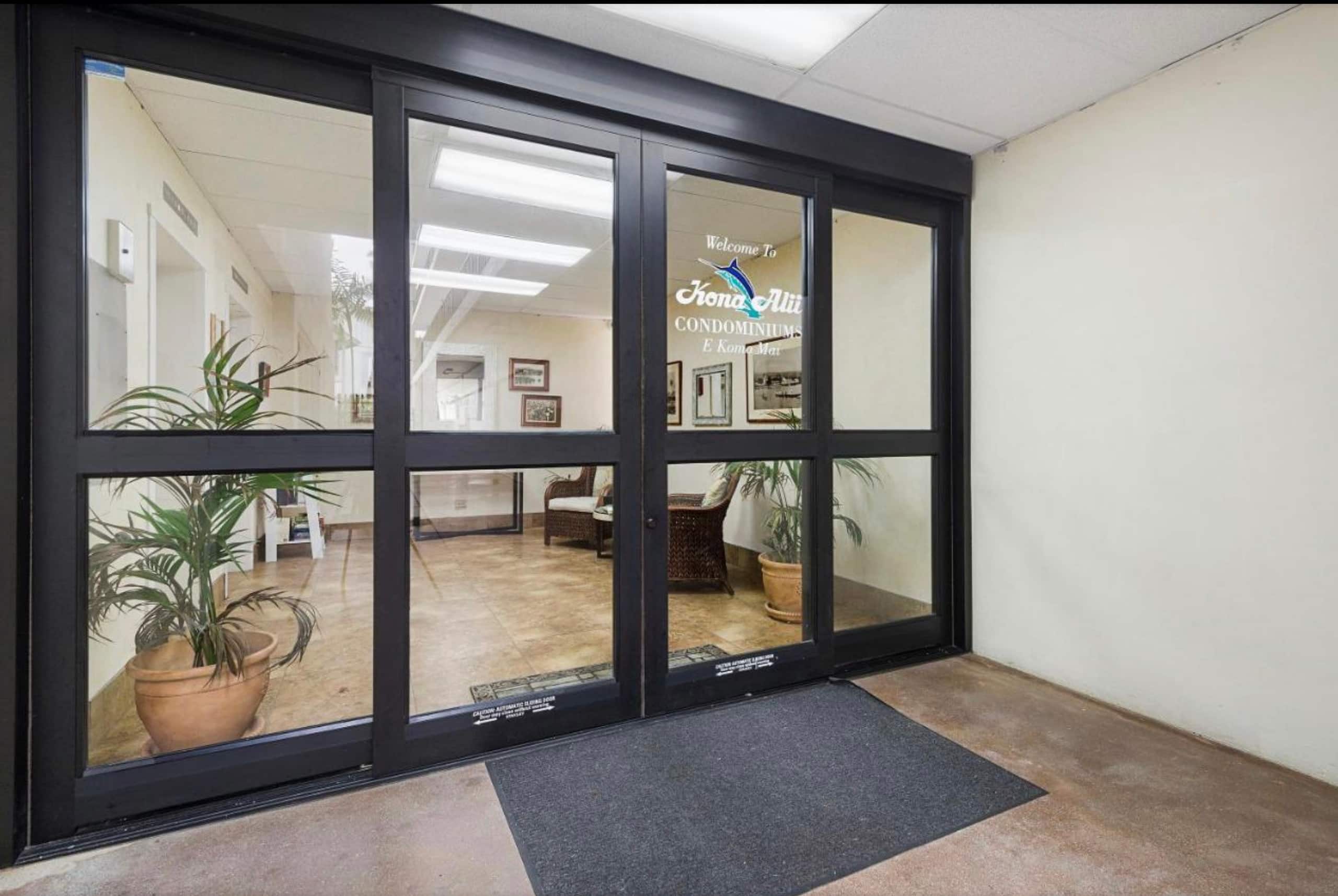 Condo in Kailua-Kona · ★4.8 · 1 bedroom · 2 beds · 2 shared baths - Image 10