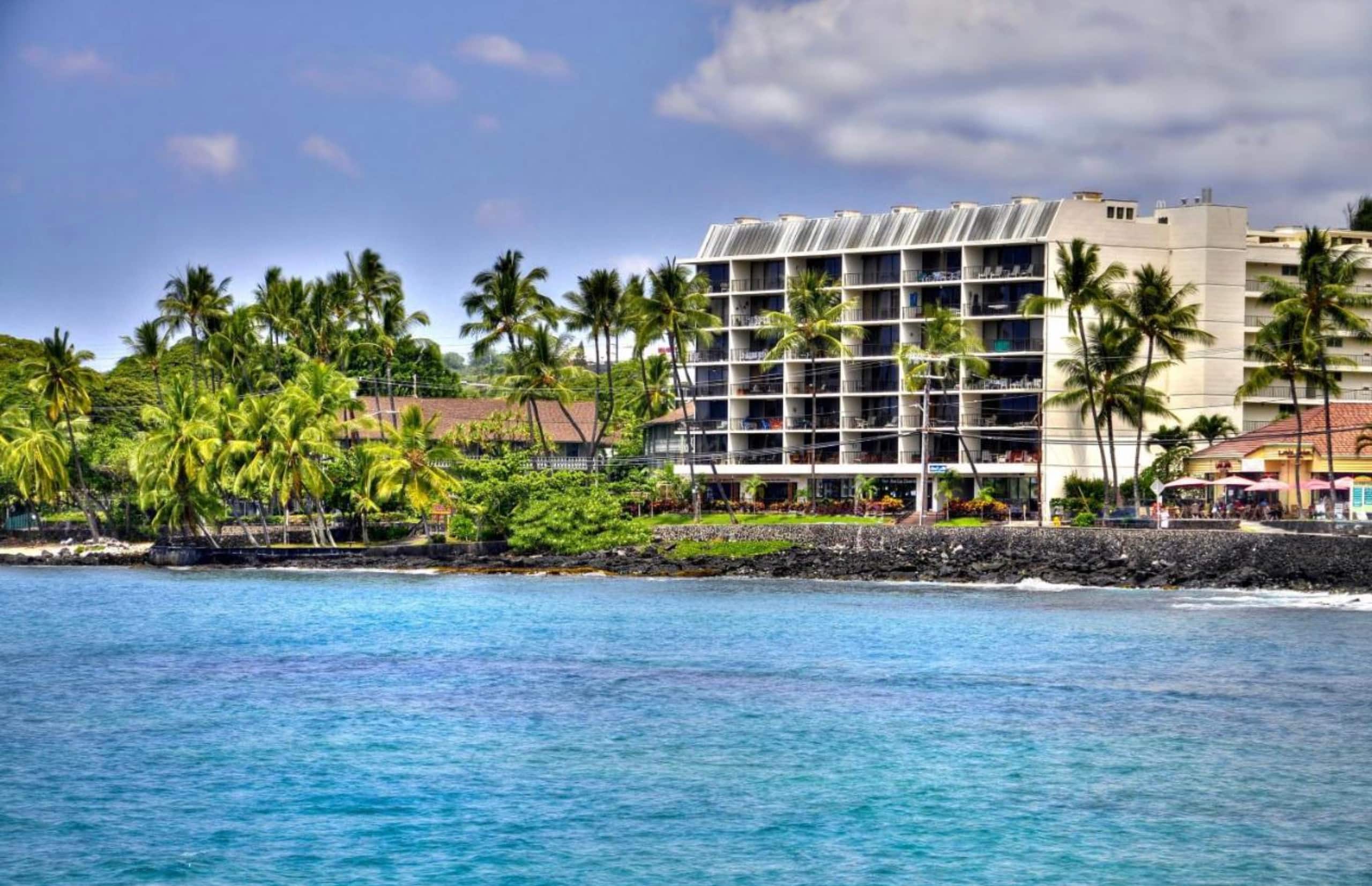 Condo in Kailua-Kona · ★4.8 · 1 bedroom · 2 beds · 2 shared baths - Image 2