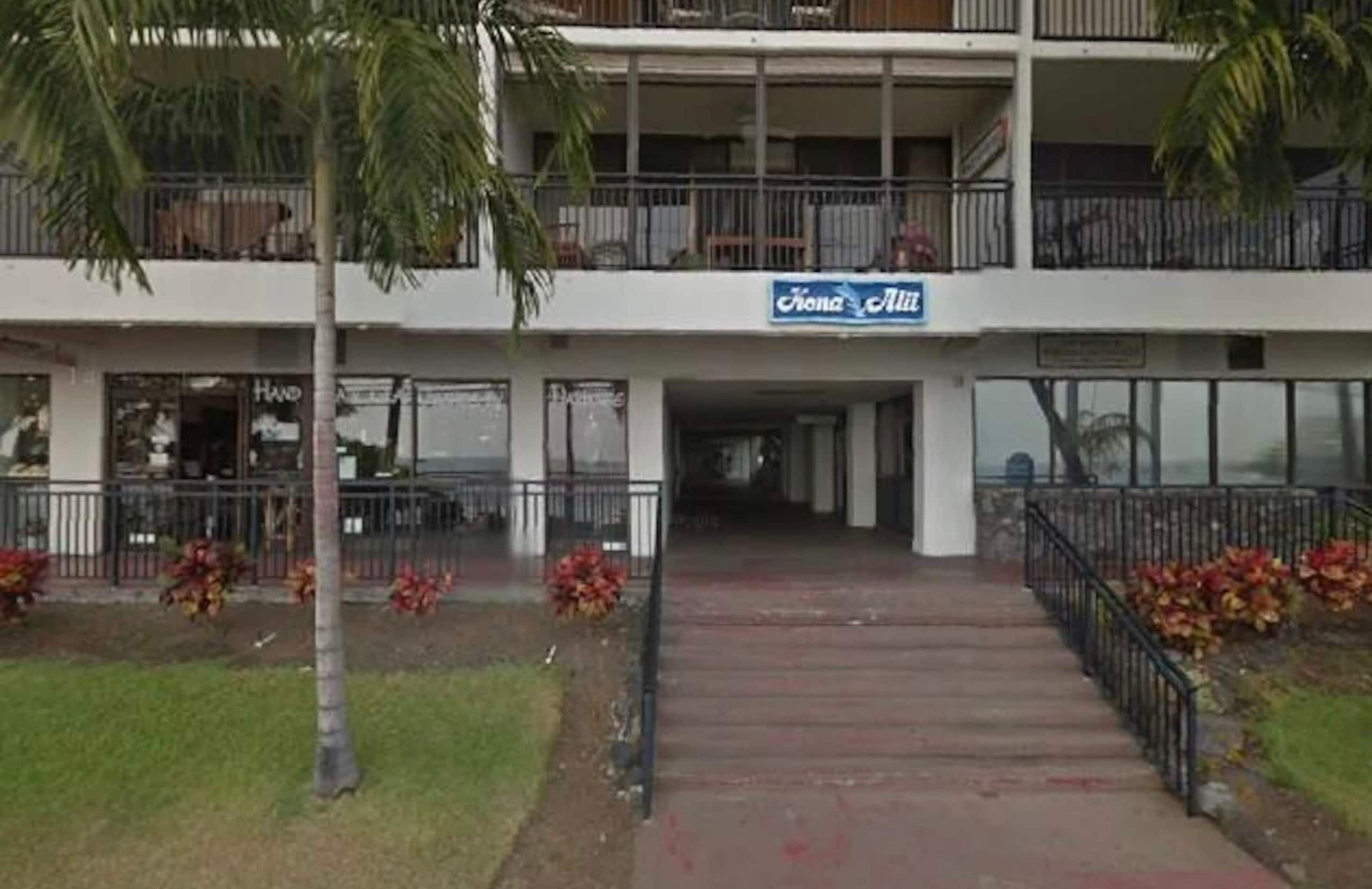 Condo in Kailua-Kona · ★4.8 · 1 bedroom · 2 beds · 2 shared baths - Image 12