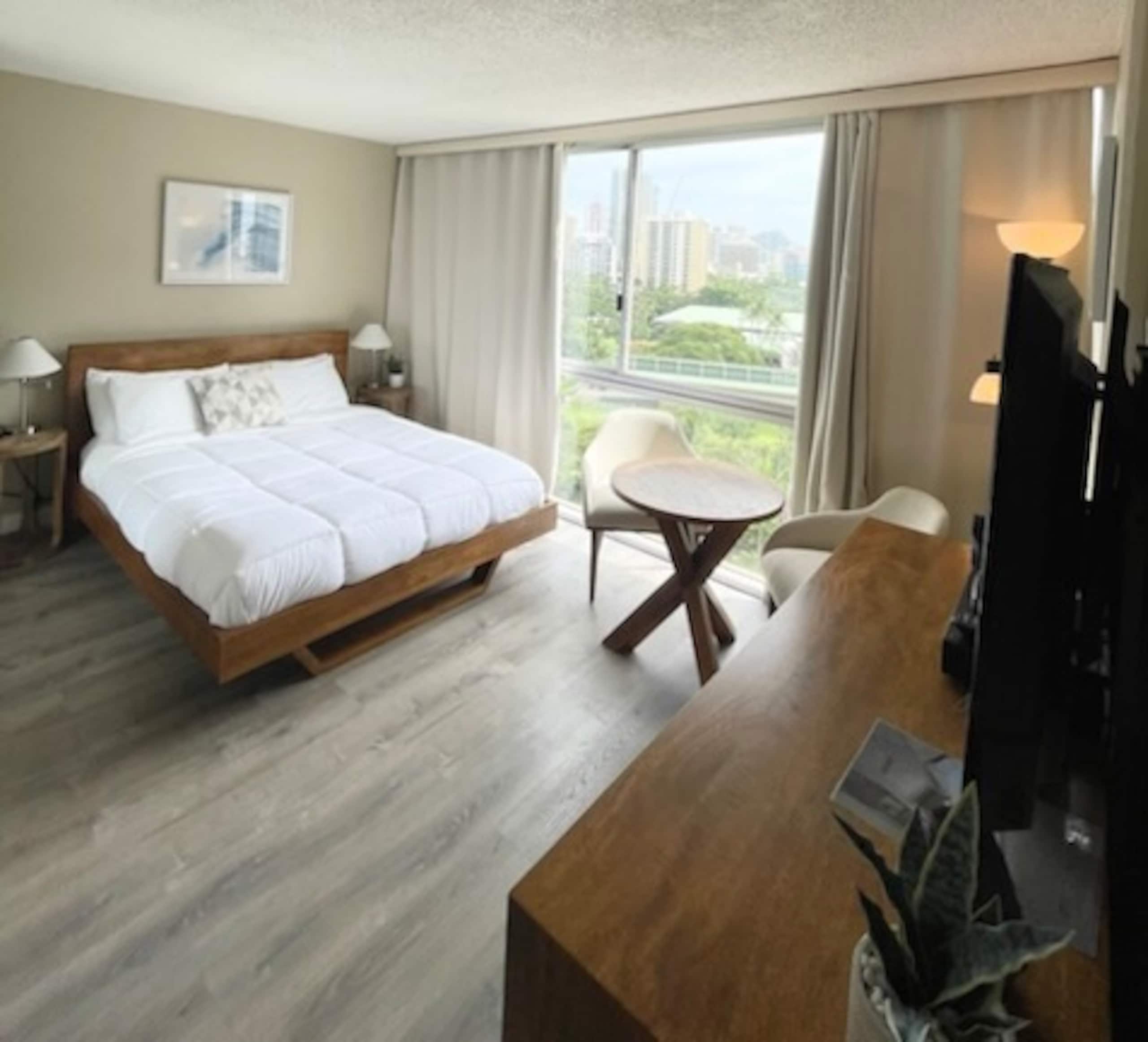 Condo in Honolulu · ★4.76 · Studio · 1 bed · 1 private bath - Image 1