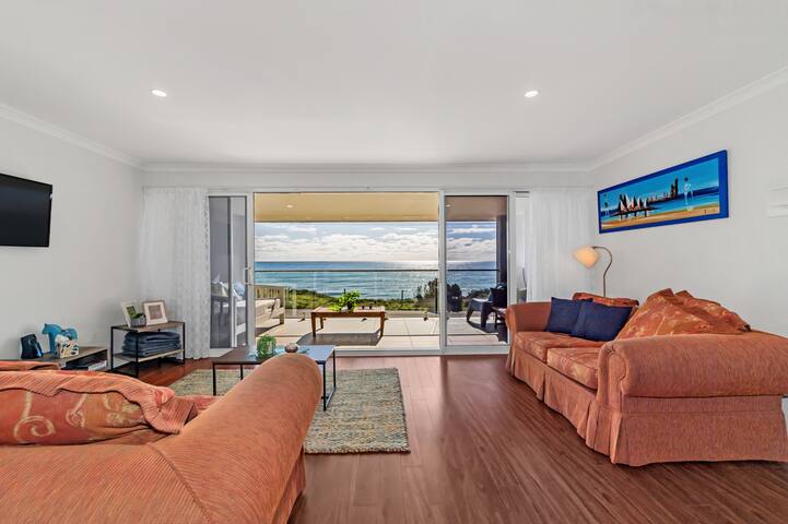 Family/friend drinks, views, winter breaks 22 slps gallery image 4