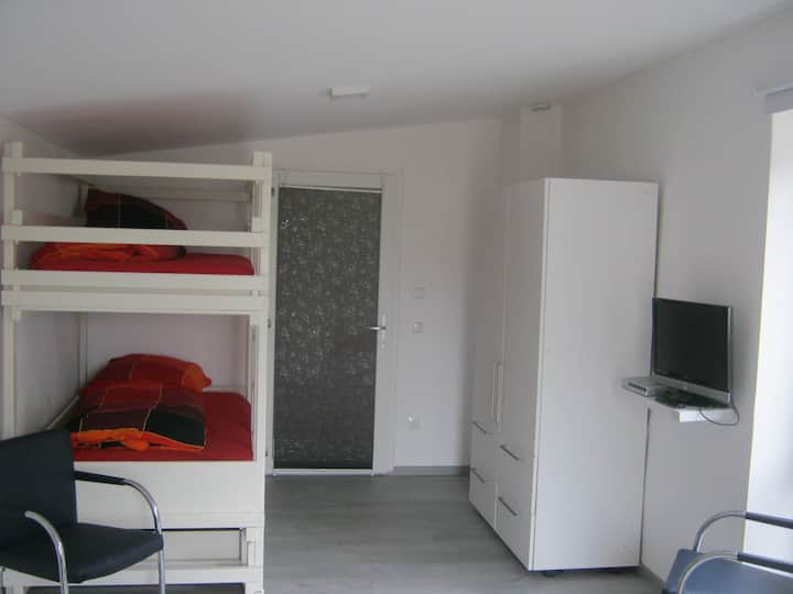 Druga spavaća soba/ili dječja soba
zaseban pristup od stubišta