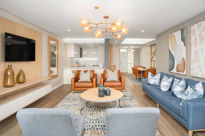 Stylish 3 Bedroom Apartment on Dolphin Beach gallery image 2