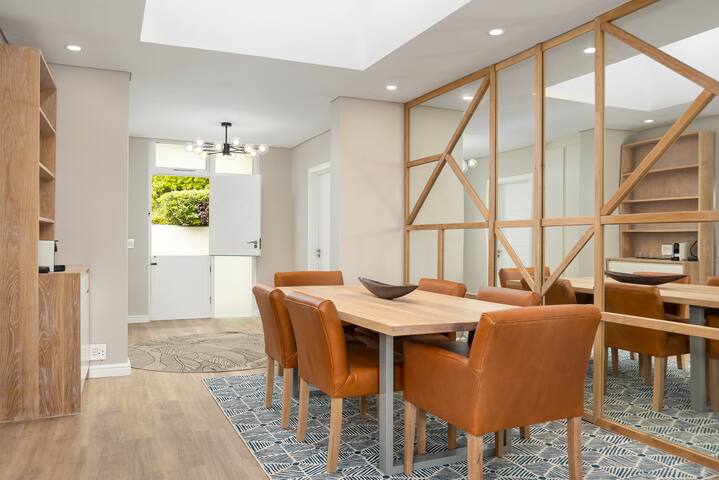 Stylish 3 Bedroom Apartment on Dolphin Beach gallery image 4