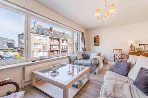 Popular Airbnb listing: Spacious, warm and updated Home w parking & garden in Bredene