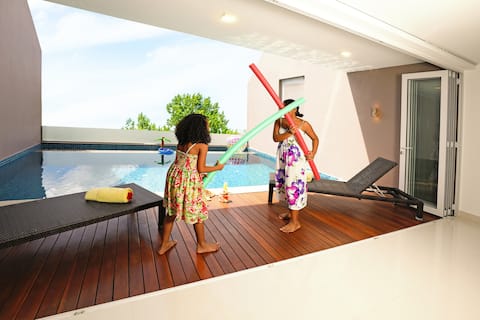 Chic 4BR Villa: Views & Pool by CliffHanger Villas